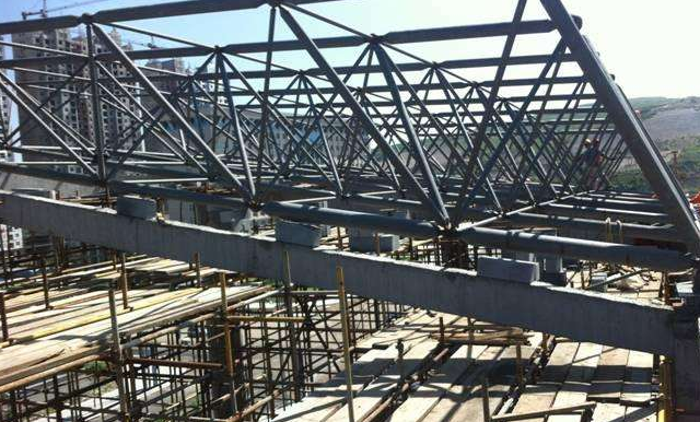 莆田简述网架公司的黑色压型钢板的吊装步履